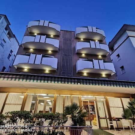 Hotel Mediterraneo リミニ エクステリア 写真