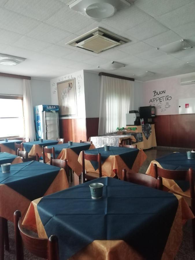 Hotel Mediterraneo リミニ エクステリア 写真