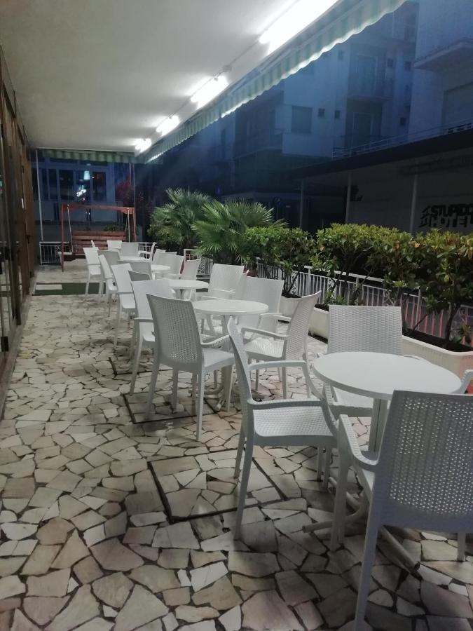 Hotel Mediterraneo リミニ エクステリア 写真