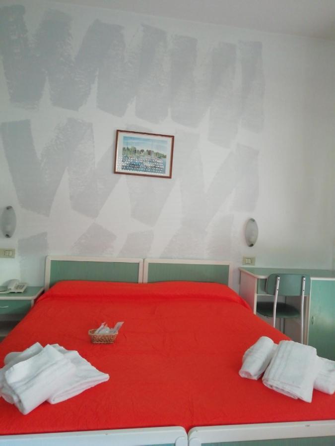 Hotel Mediterraneo リミニ エクステリア 写真