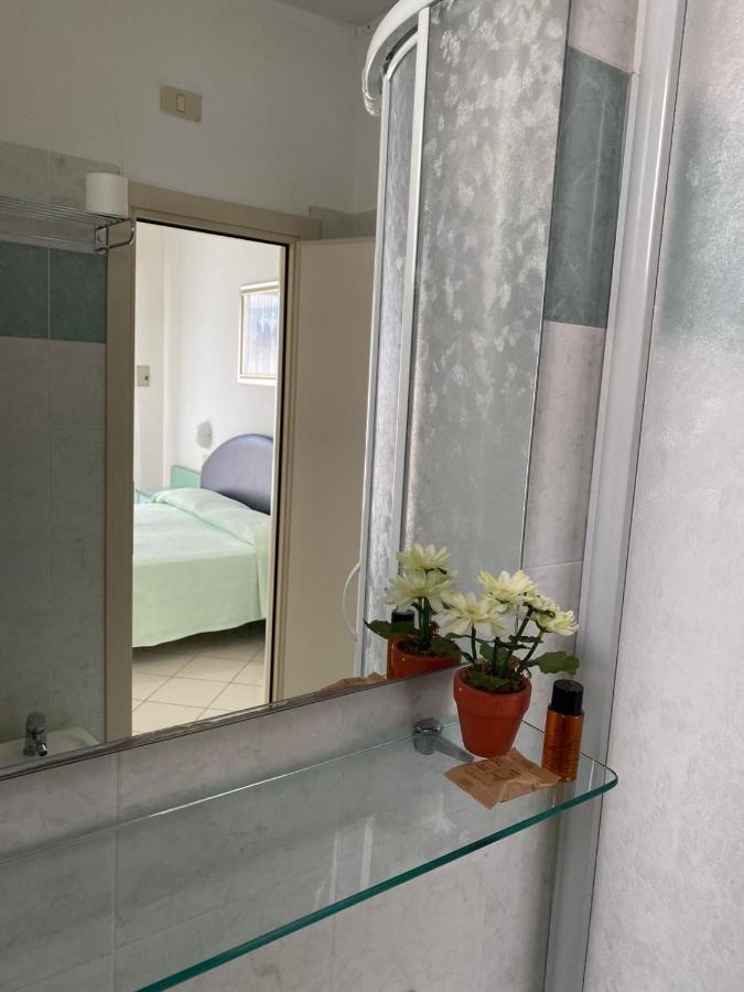 Hotel Mediterraneo リミニ エクステリア 写真