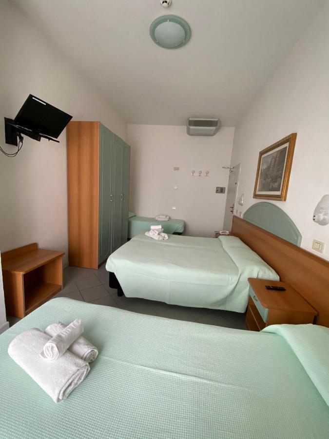 Hotel Mediterraneo リミニ エクステリア 写真
